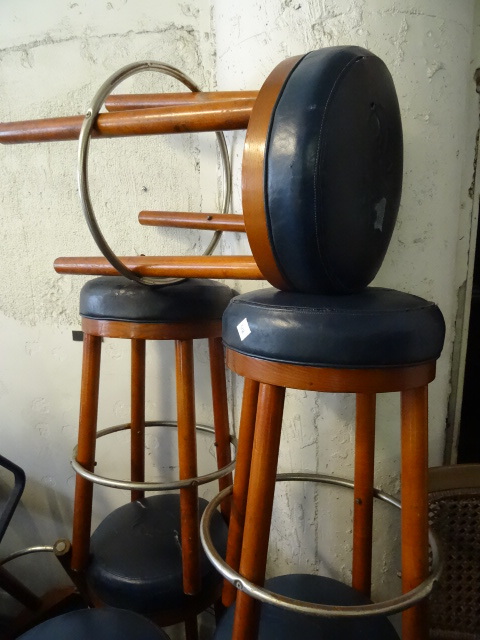 lot 318 image: 7 Stools 30 Seat Height