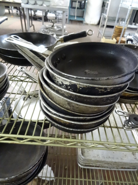 lot 353 image: 8 Sautee Pans