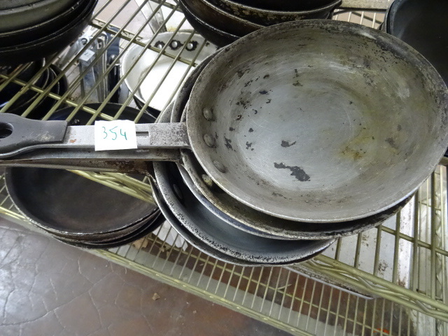 lot 354 image: 8 Sautee Pans