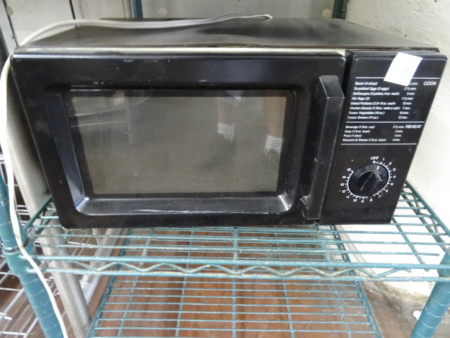 lot 365 image: Sears Microwave 565.8701080