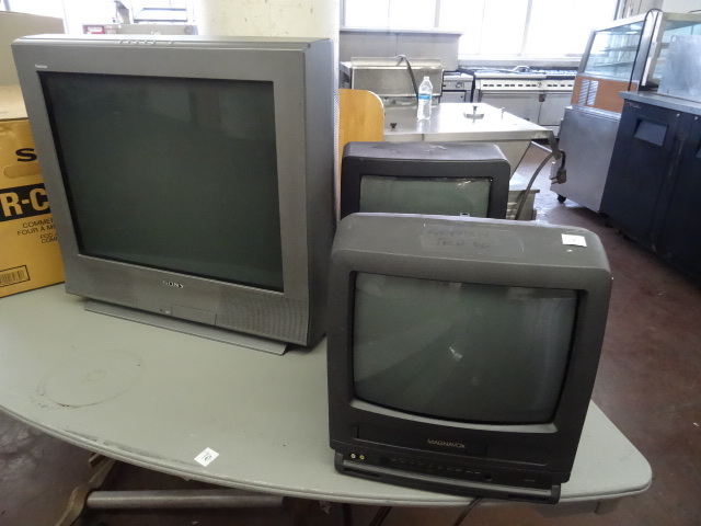 lot 9 image: 2 TV  VHS Combos  Magnavox  Sony