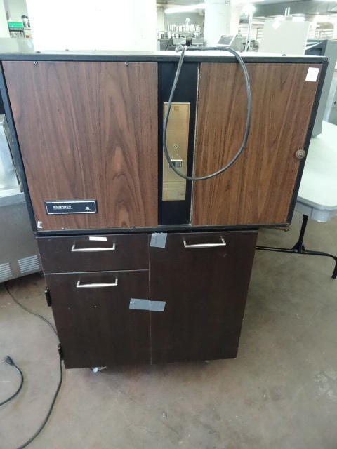 lot 16 image: Emerson Electronic Air Cleaner Cabinet