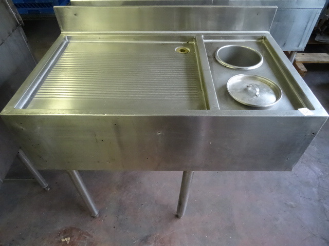 lot 30 image: Bar Glass Drying Station 34 X 21 X 34