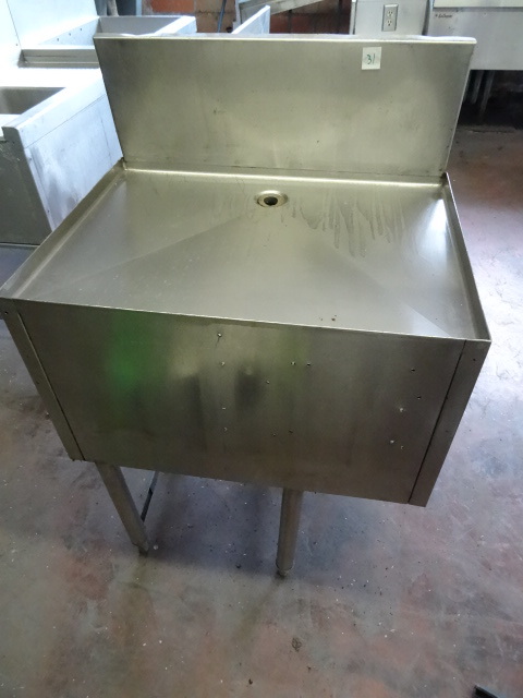 lot 31 image: Bar Glass Drying Station 24 X 19 X 38