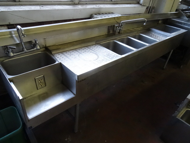 lot 37 image: 4 Basin Bar Sink Ice Bin and Glass