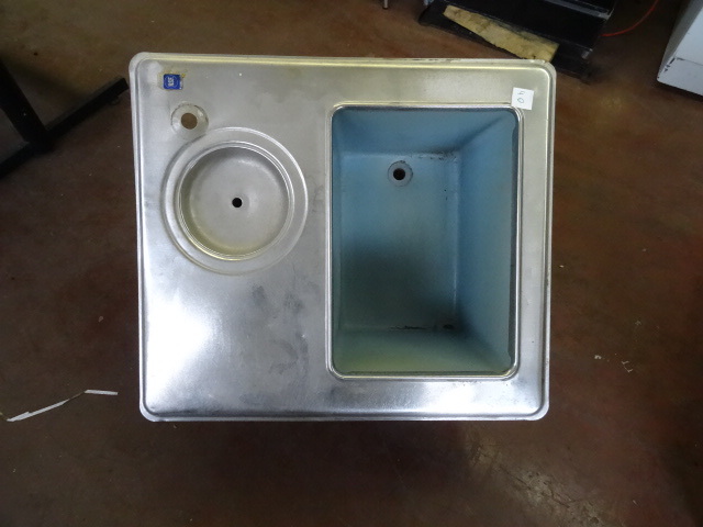 lot 40 image: Drop IN Ice Bin 21 X 24