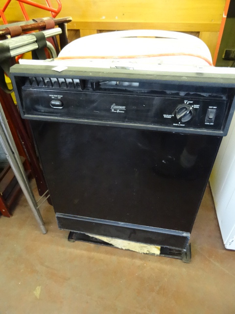 lot 44 image: Amana Dish Washer