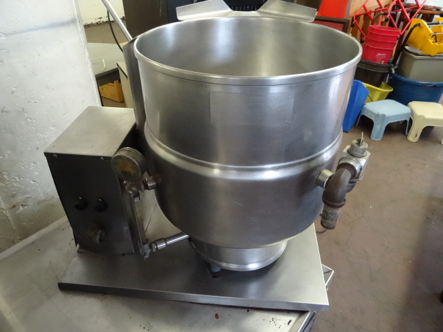 lot 60 image: Groen Tilting Steam Kettle