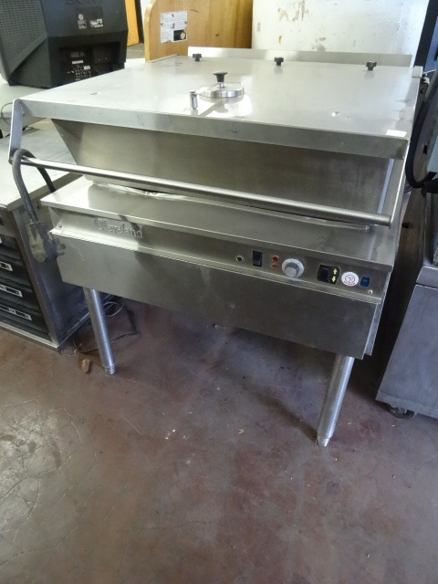 lot 62 image: Cleveland 3 Phase Tilting Braising Pan