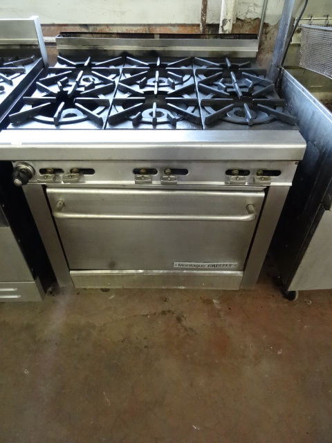 lot 78 image: Montague Grizzly 6 Burner Stove.