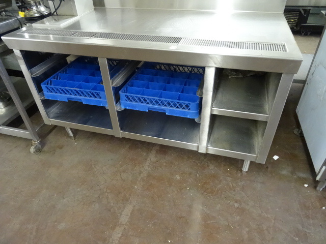lot 113 image: Waitress Drink Station.