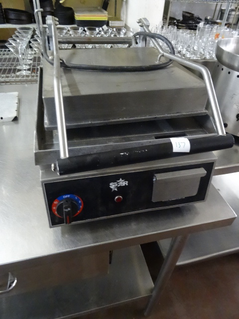 lot 137 image: Star Panini Grill GR14SN  120 Volt