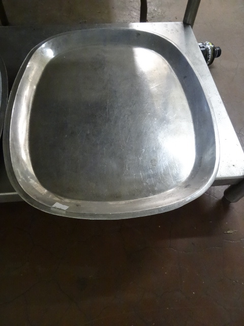 lot 147 image: 25 Aluminum Platter