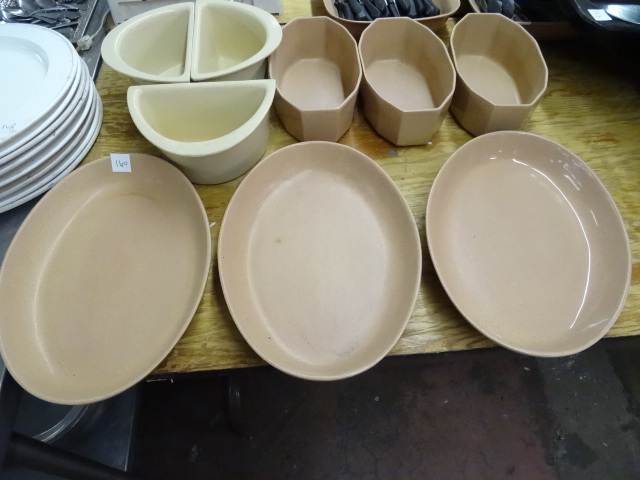 lot 149 image: Bon Chef Containers