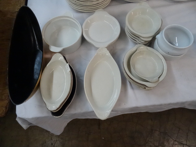 lot 155 image: Misc Serving Containers