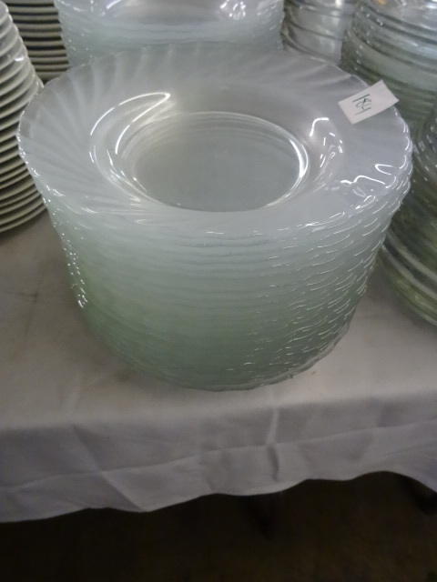 lot 184 image: 22 Glass Salad Plates