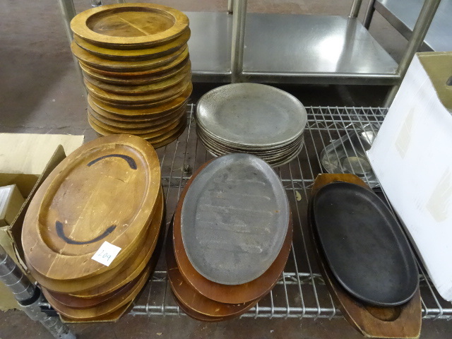 lot 209 image: Wood and Aluminum Platters