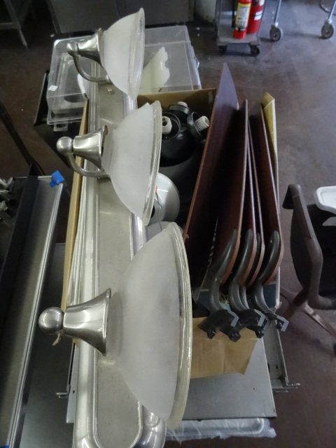 lot 227 image: Ceiling Fan and Halogen Vanity Light