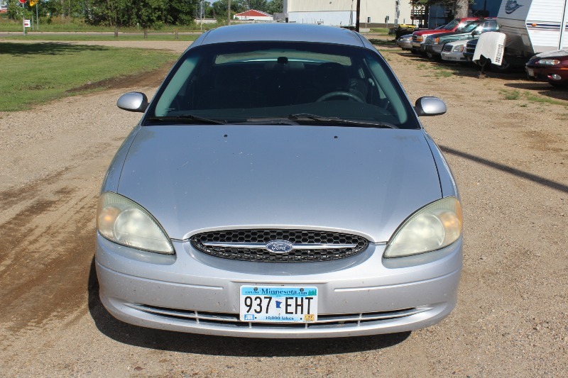 2002 Ford Taurus SE