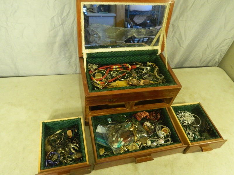 lot 6 image: Large Jewlery Box Full of Native American Type Jewlery