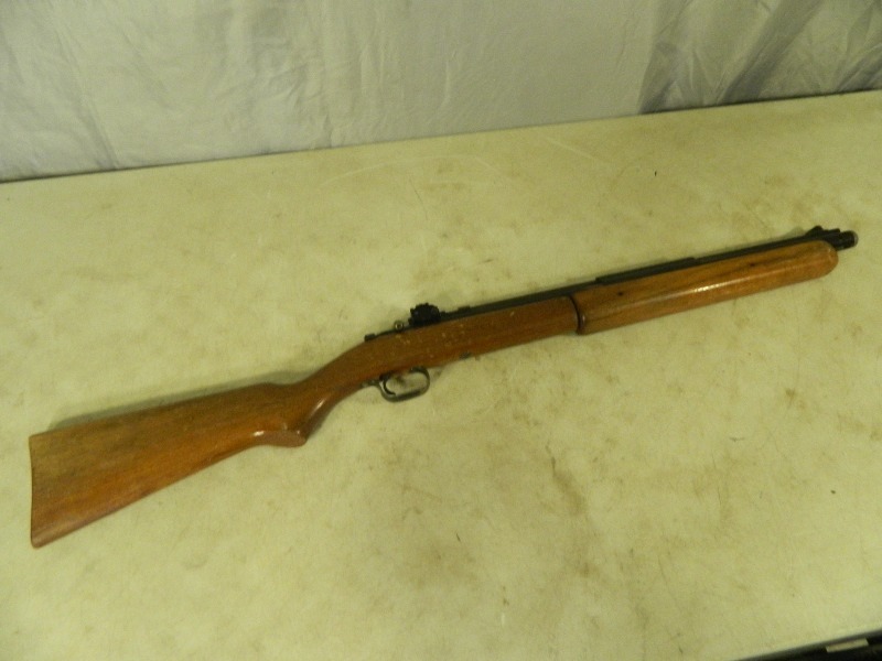 lot 12 image: Vintage Sheridan Blue Streak Air Rifle
