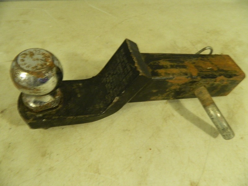 lot 50 image: 2 Hitchball with Hitch