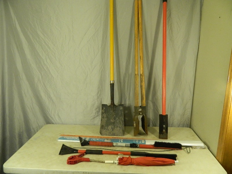lot 62 image: Long Handle Tools