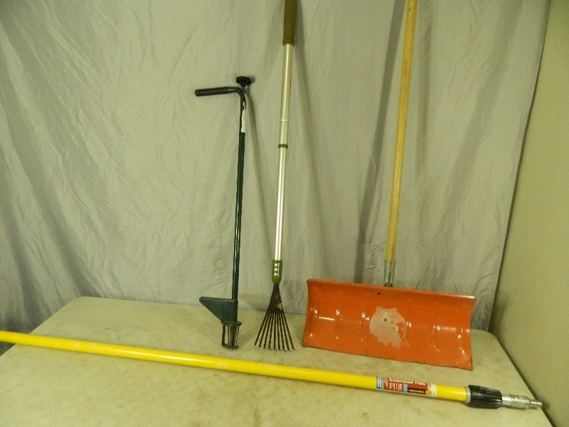 lot 68 image: Long Handle Tools