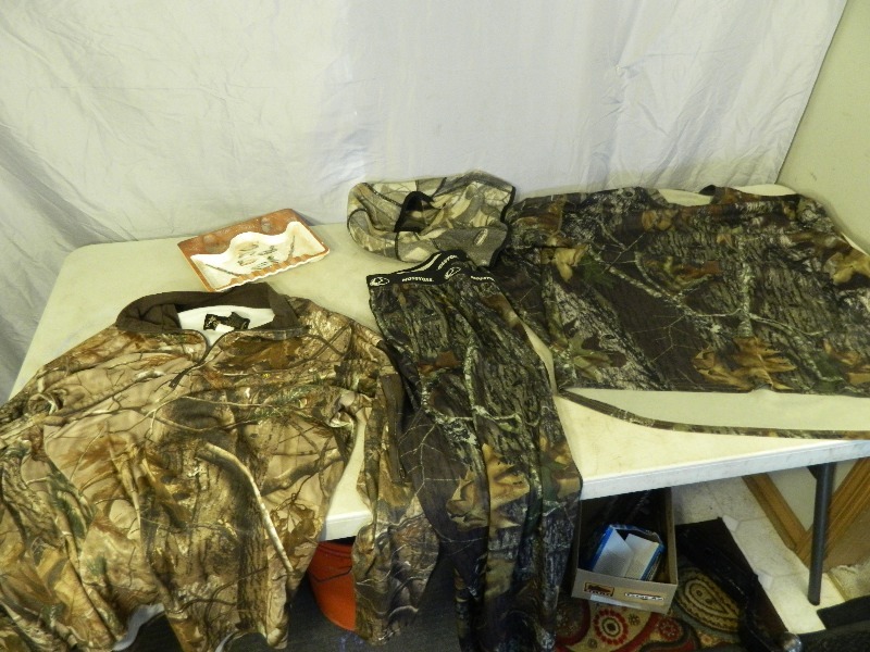 lot 81 image: Hunting Camo Gear
