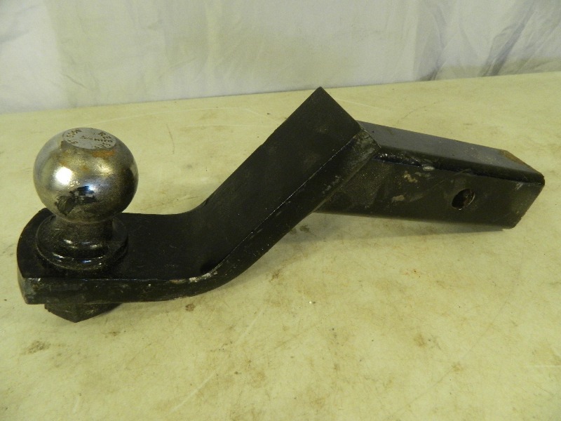 lot 84 image: Hitch with 2 Ball