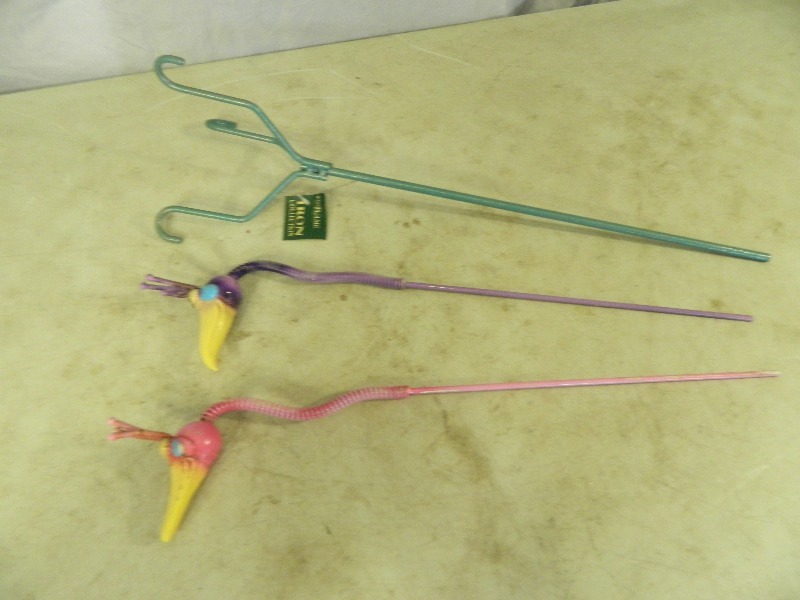 lot 86 image: Cute Metal Yard Art and Plant Holder