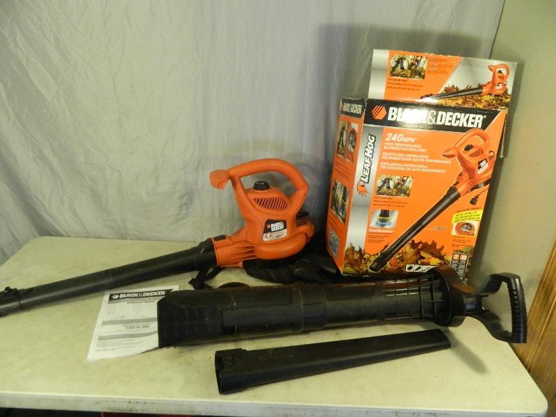 lot 95 image: Black and Decker Leaf Blower  Vac