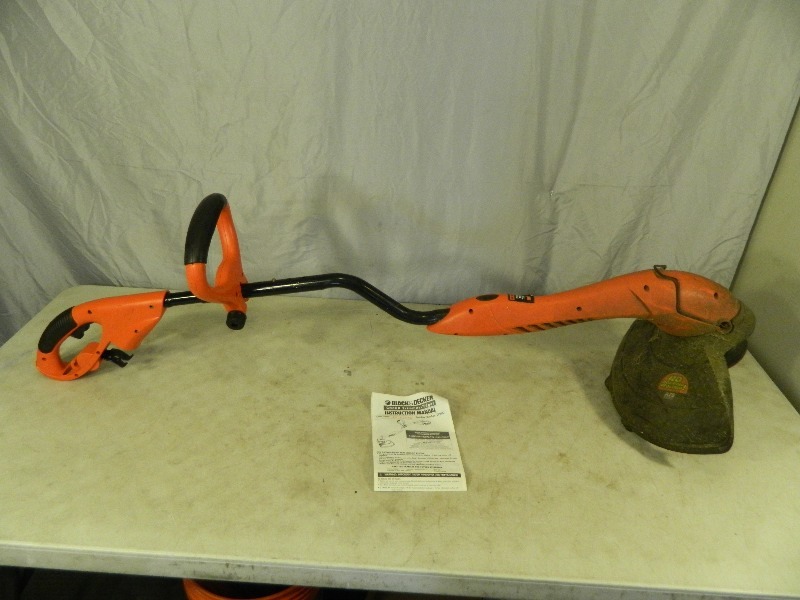 lot 96 image: Black and Decker Grass Hog Weed Whipper