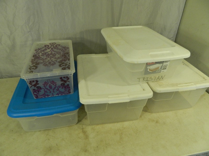 lot 102 image: 5 Storage Containers with Lids