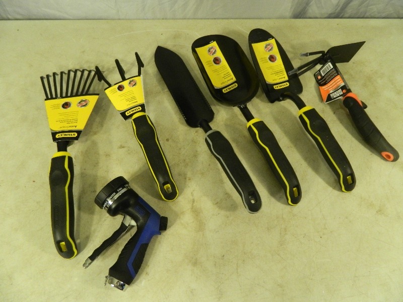 lot 103 image: New Lawn and Garden Tools