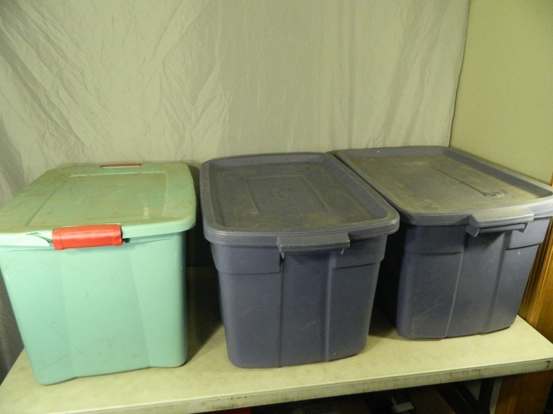 lot 121 image: 3 Totes with Lids