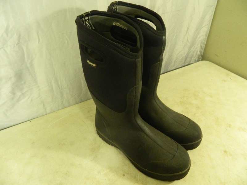 lot 122 image: Bogs Boots