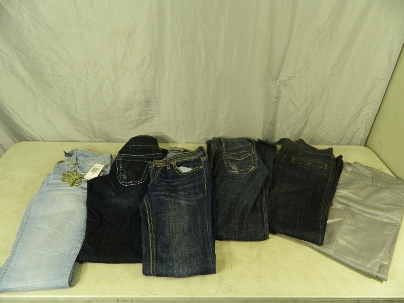lot 133 image: TeenWomens Jeans