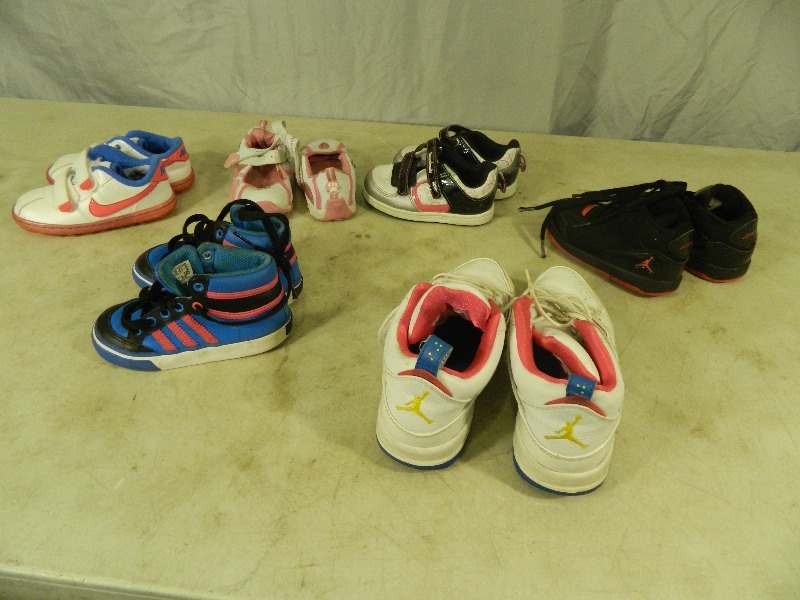 lot 135 image: Girls  Toddler Shoes - Air Jordans