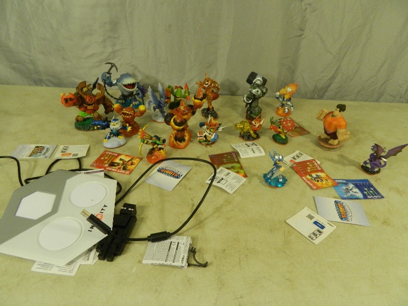 lot 138 image: Skylander Figurines and More