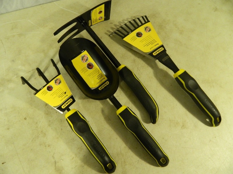 lot 143 image: New Lawn and Garden Tools