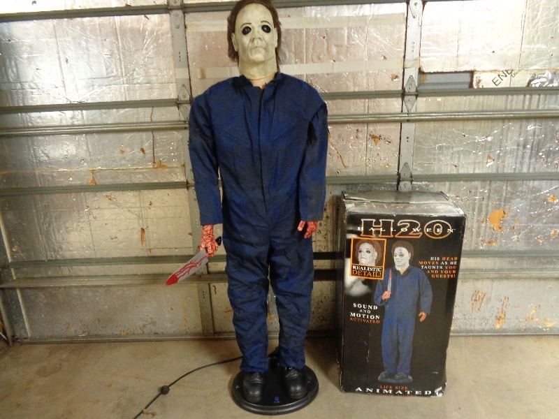 lot 18 image: Life Size Michael Myers Halloween Figure