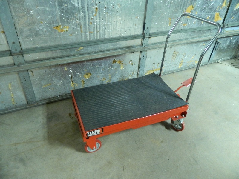 lot 14 image: Champion Power Equipment Hydraulic Lifting Cart