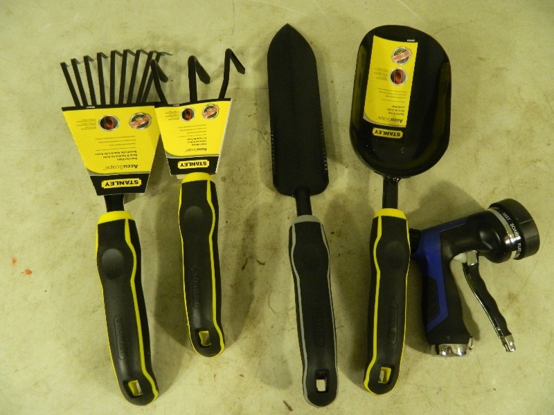 lot 152 image: New Lawn and Garden Items