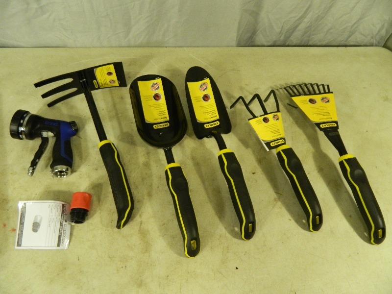 lot 160 image: New Lawn and Garden Tools