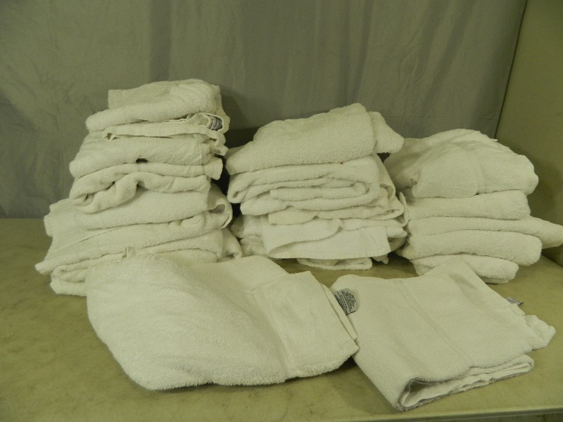 lot 175 image: Large Lot of Towels