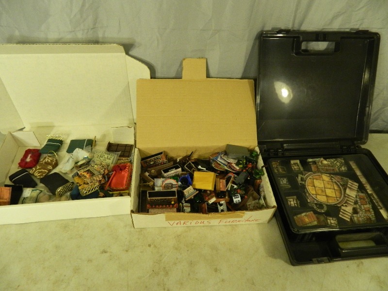 lot 183 image: Collector Game Pieces