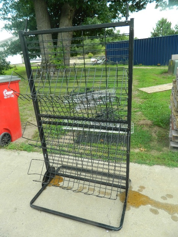 lot 29 image: Metal Merchandiser  Display Shelf