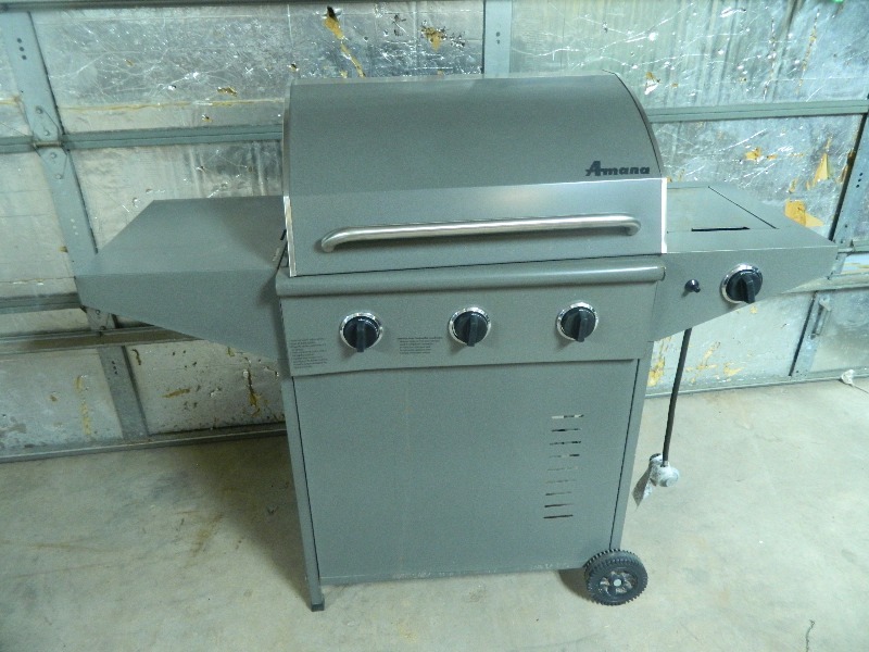 lot 15 image: Amana Gas Grill