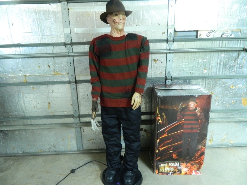 lot 18A image: Life Size Freddy Krueger Figure - Moves and Sings